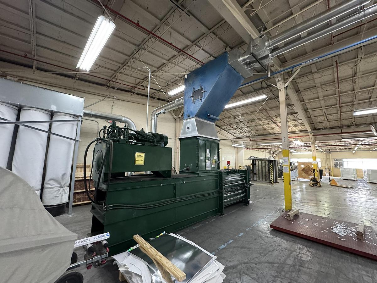 Used KMF HORIZONTAL CLOSED DOOR BALER