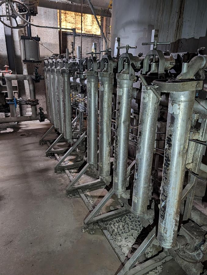Used RONNINGEN-PETTER FILTER BANK (2) BANKS OF FIVE FILTERS - PENDING JA