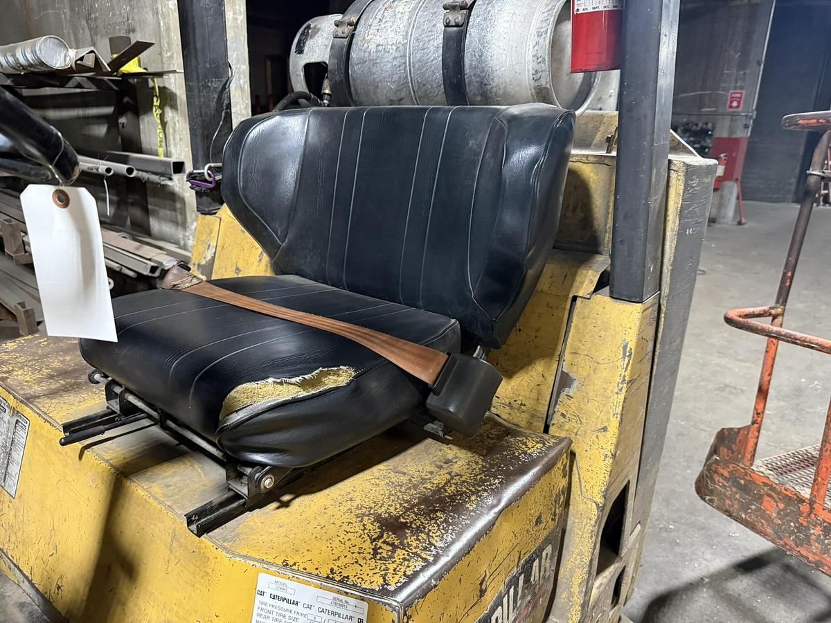 Used CATERPILLAR FORKLIFT