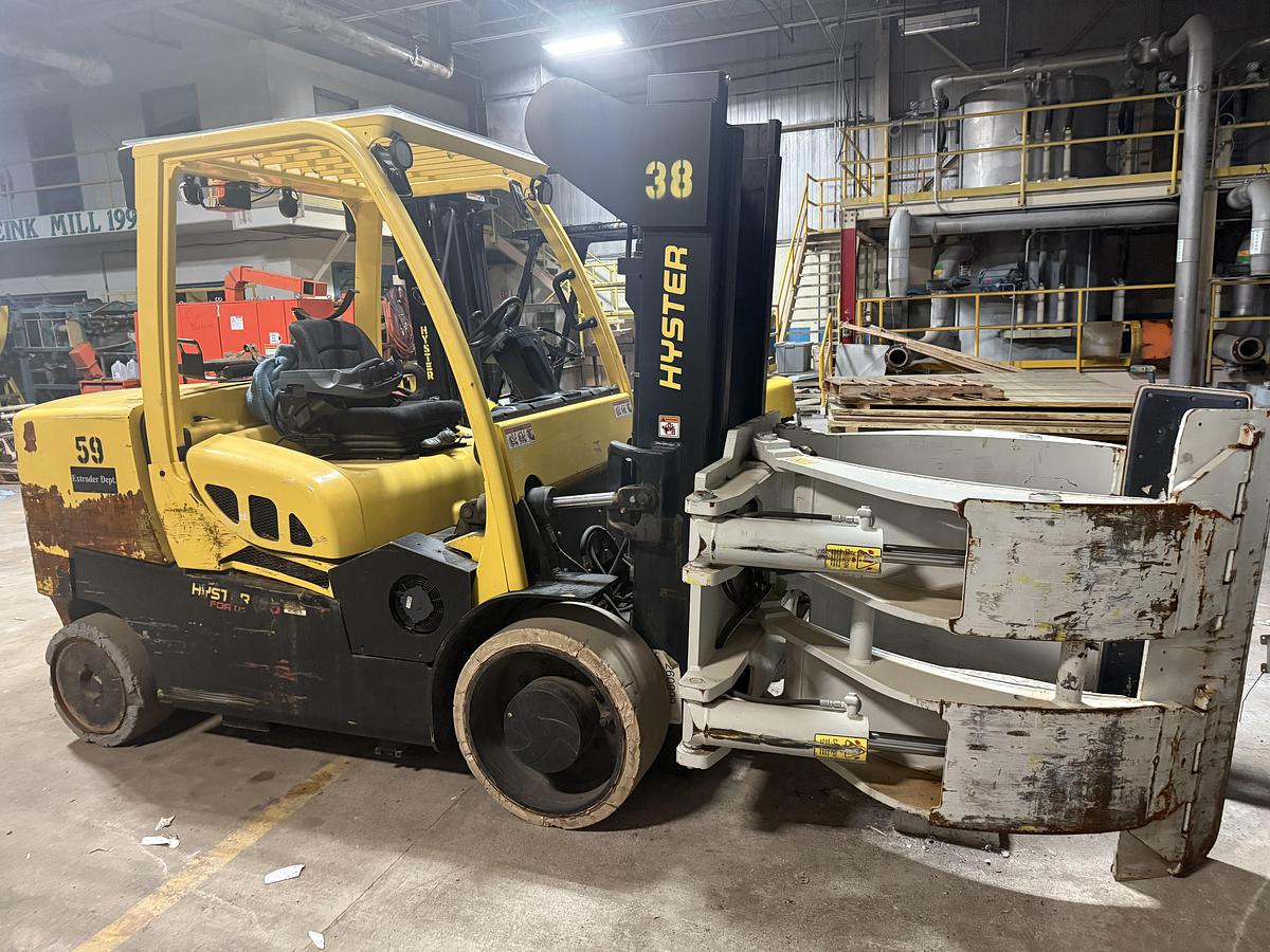 Used 15,500 POUND LB. HYSTER MODEL S155FT-32 WITH 75" CASCADE CLAMP SINGLE STAGE MAST LOW HOURS 2,800 EXTRA HEAVY LIFT CAPACITY 12,500 POUNDS