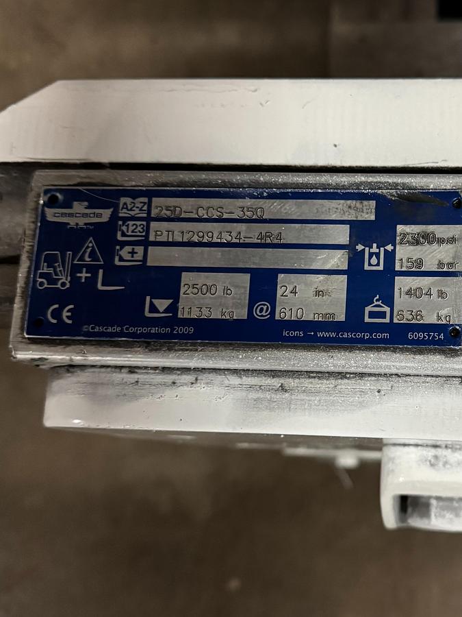 Used CASCADE 25D-CCS-35Q 2500LB CAPACITY CARTON CLAMP ATTACHMENT WITH SIDE SHIFT