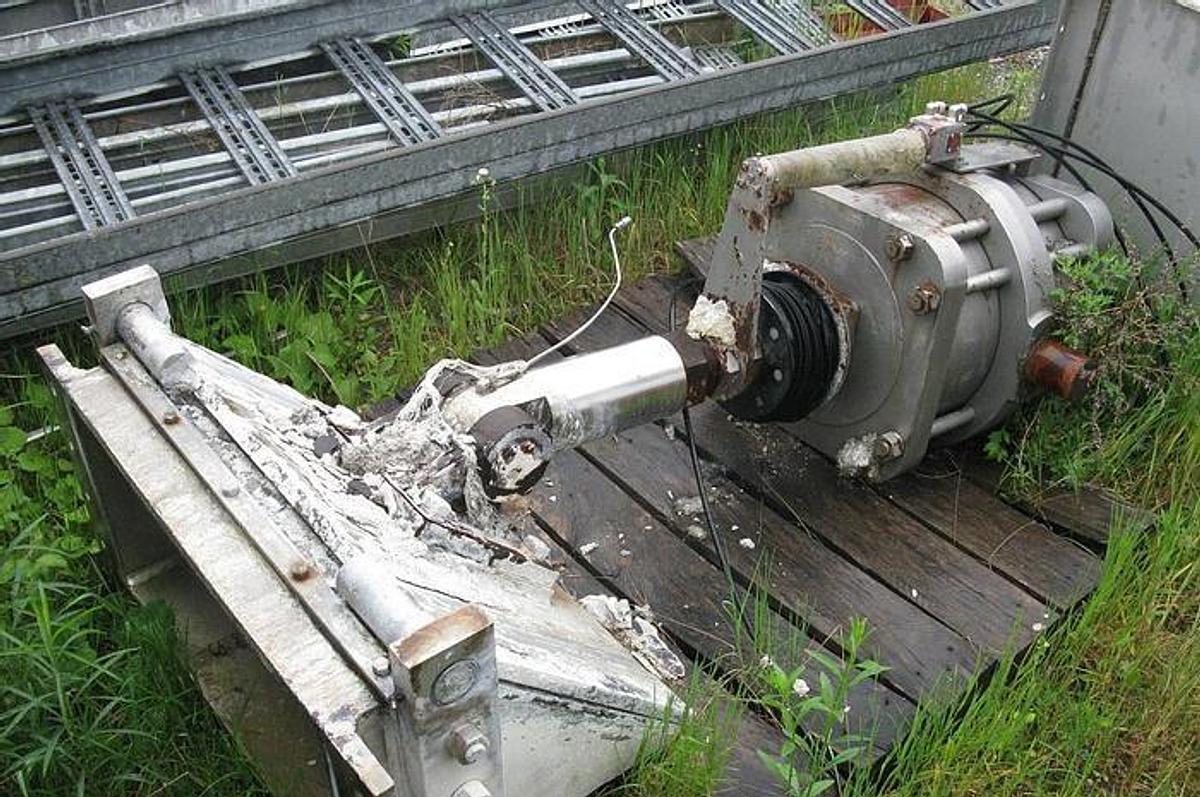 Used SHINHAMA MODEL CCE-8-1200 KNEADER 260 ODST/D