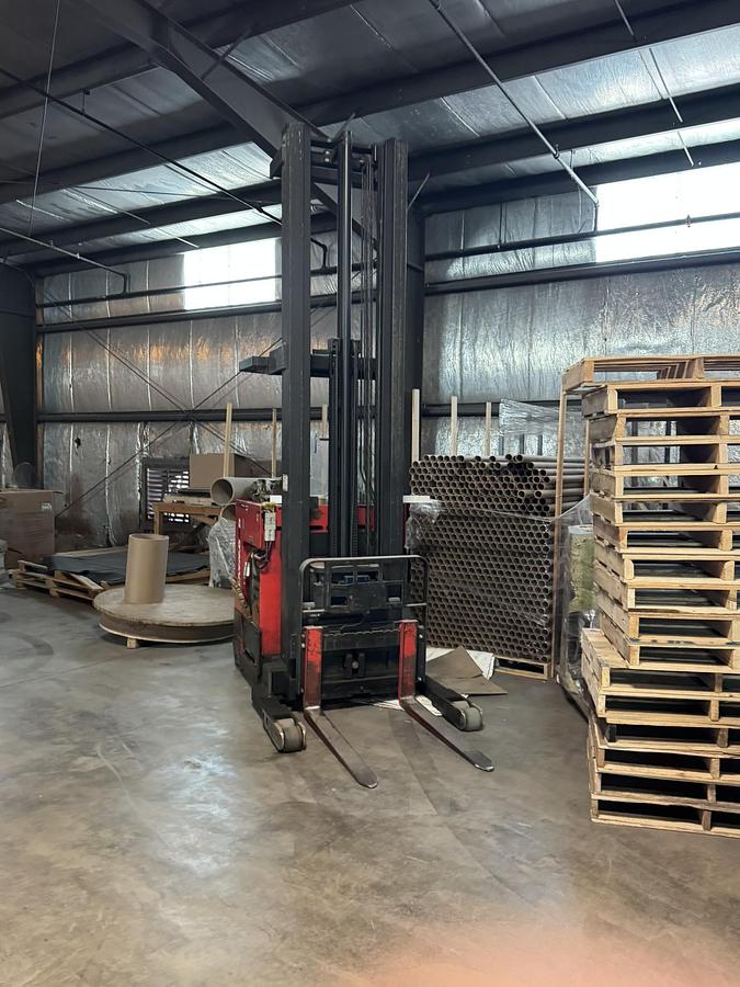 Used STAND UP HIGH REACH LIFT