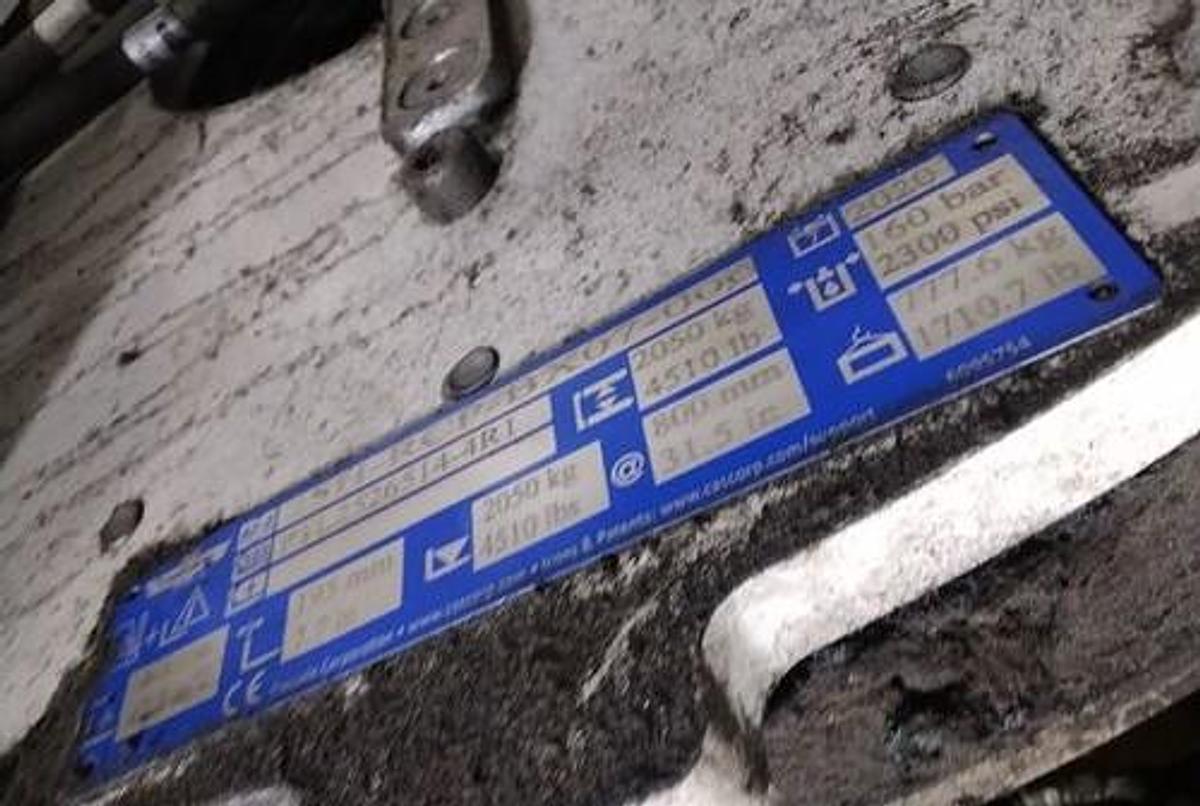 Used 60" CLASS III CASCADE ROLL CLAMP MODEL 25H-RCP-BX07-006