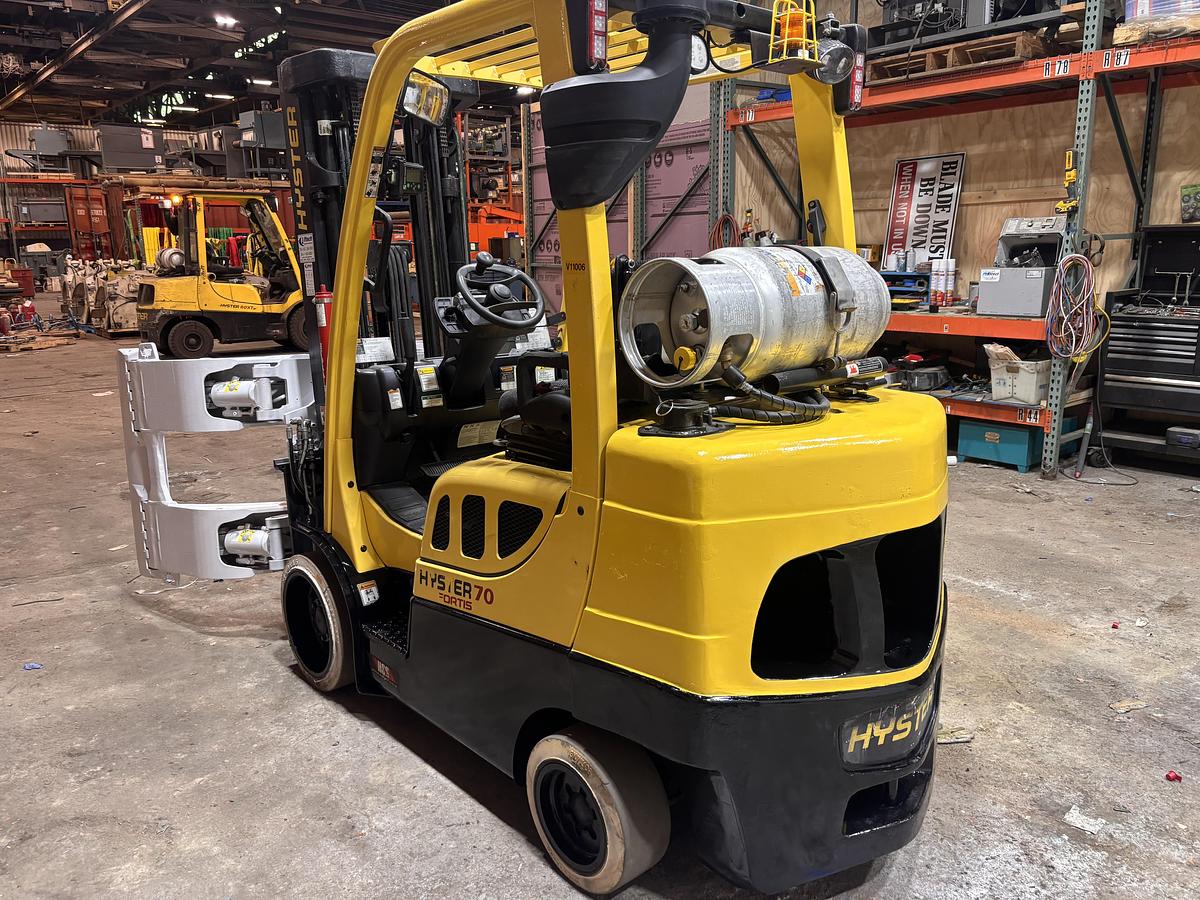 Used 7,000 POUND HYSTER MODEL S70FT FORKLIFT ROLL CLAMP TRUCK- PENDING LS