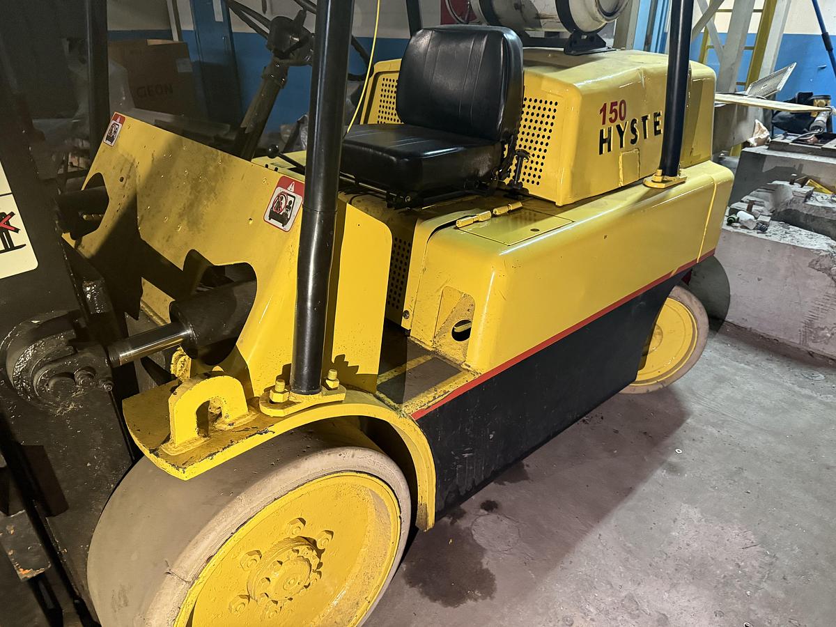 Used 15,000 LB. HYSTER MDL S150A 3 STAGE MAST LH94" RIGGING SPECIAL FORKLIFT LOW HOURS