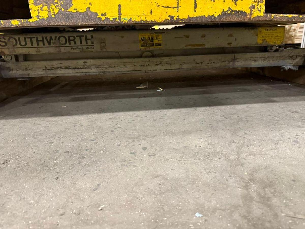 Used SOUTHWORTH SCISSOR LIFT TABLE 2,000 POUND CAPACITY 7'X4'X3'