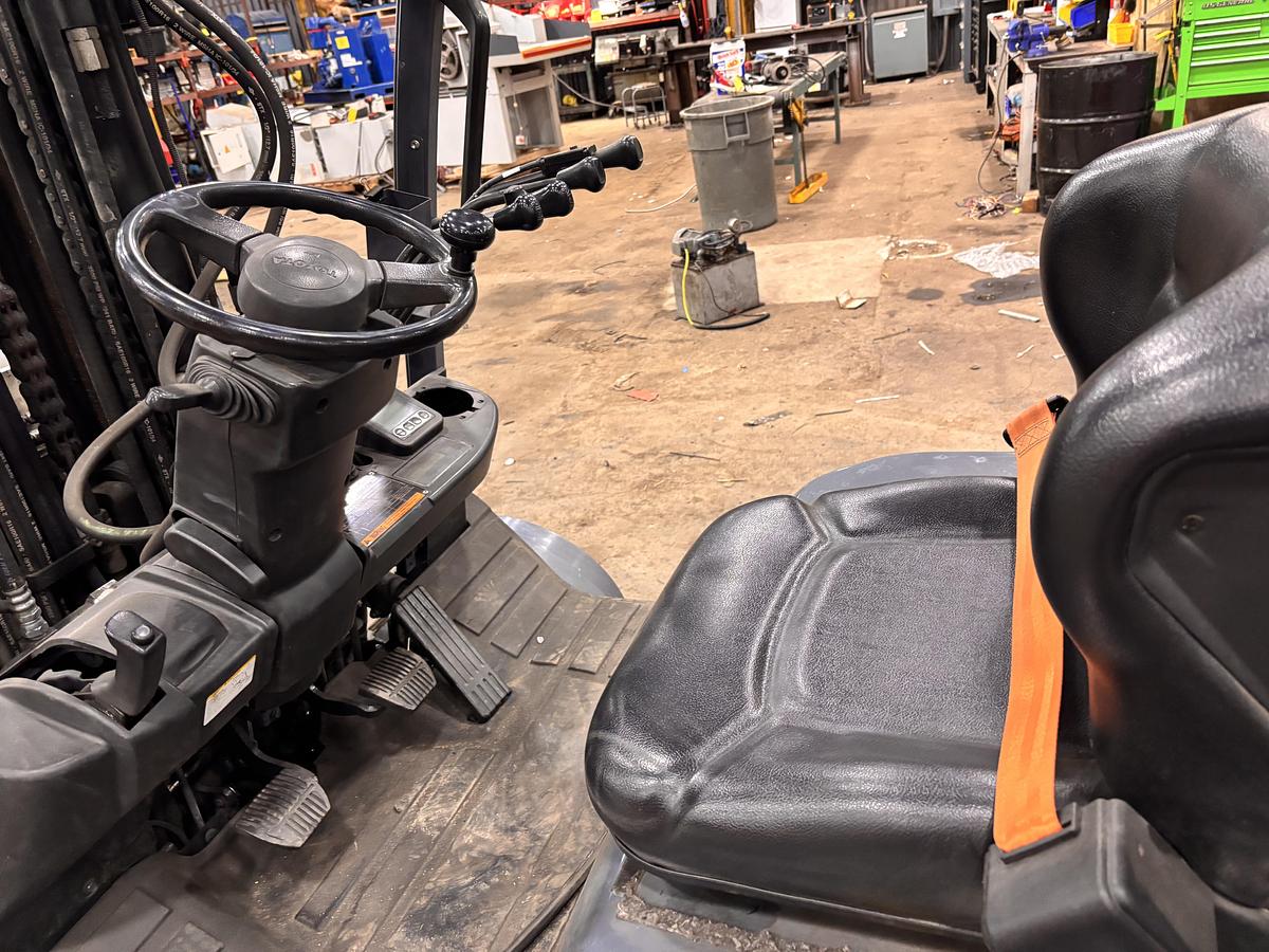 Used 12,000 POUND TOYOTA MODEL 8FGC55U FORKLIFT WITH 72" CASCADE CLAMP