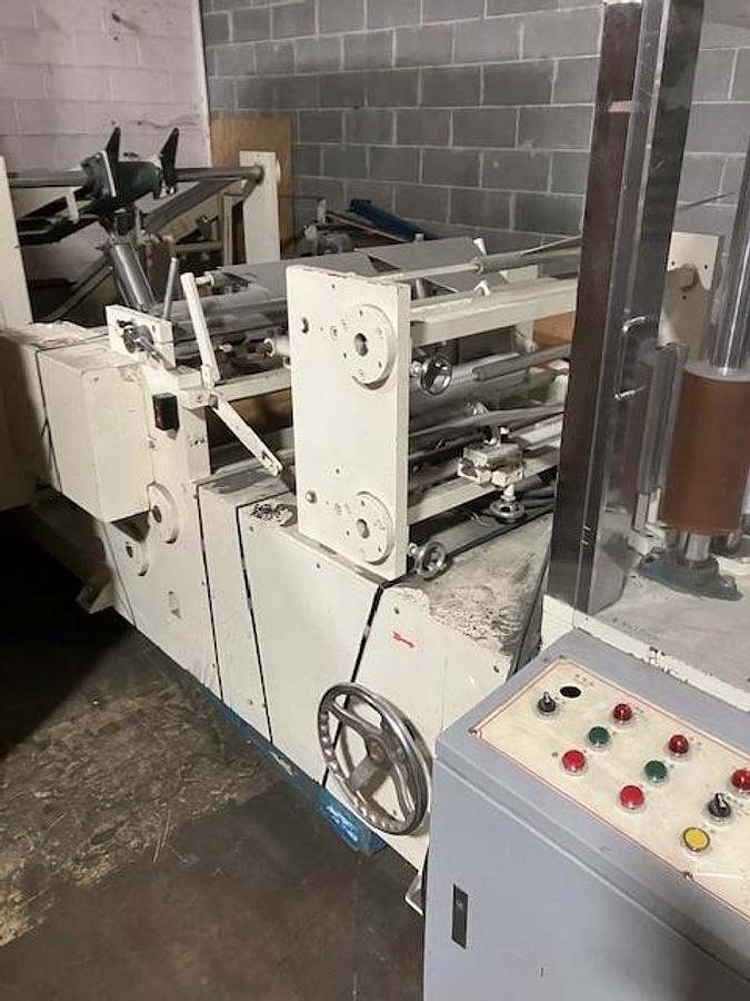 Used 16.5" HERO 1/8 FOLD DINNER NAPKIN