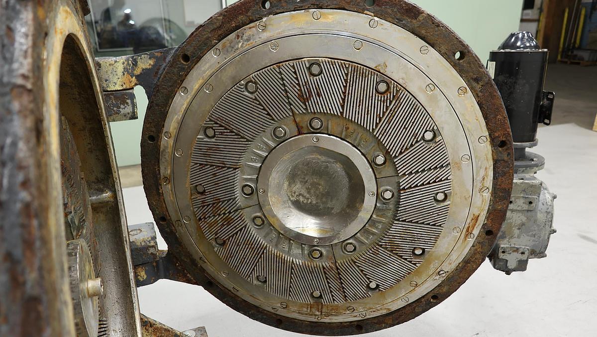 Used BELOIT DD4000 SERIES 26"/30" DISC REFINER