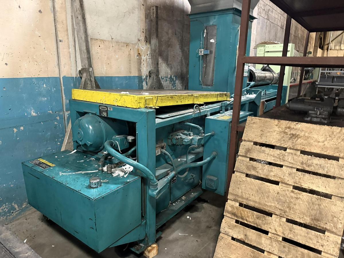 Used ECONOMY CLOSED DOOR BALER
