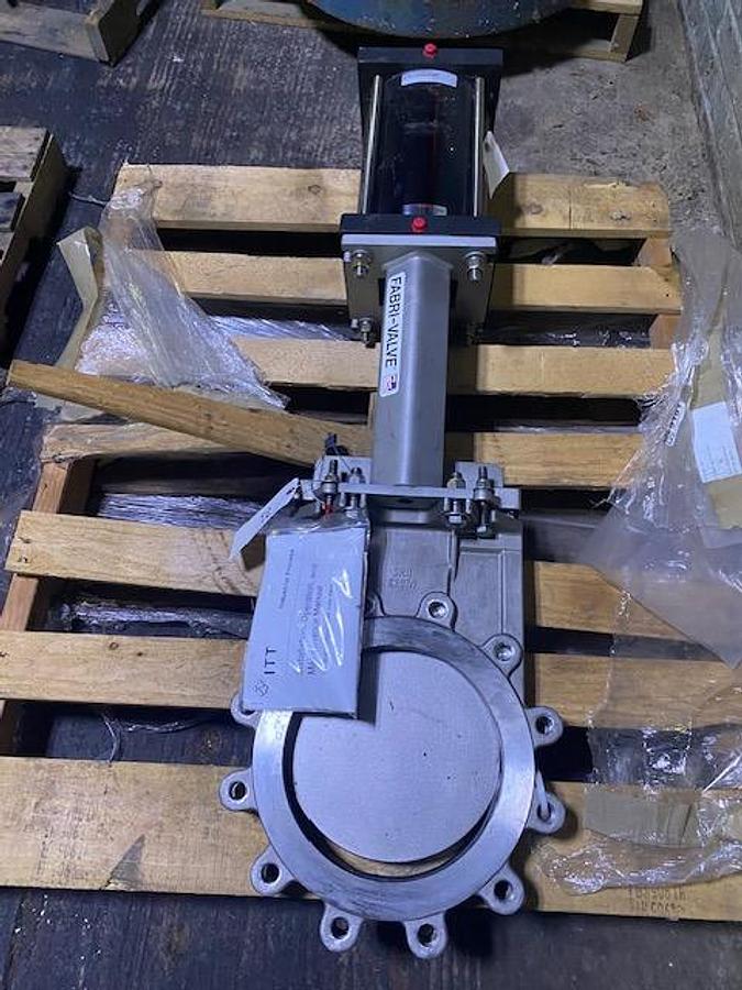 ITT 10" DIAMETER PNEUMATIC SLIDE GATE VALVE T-316 SS UNUSED