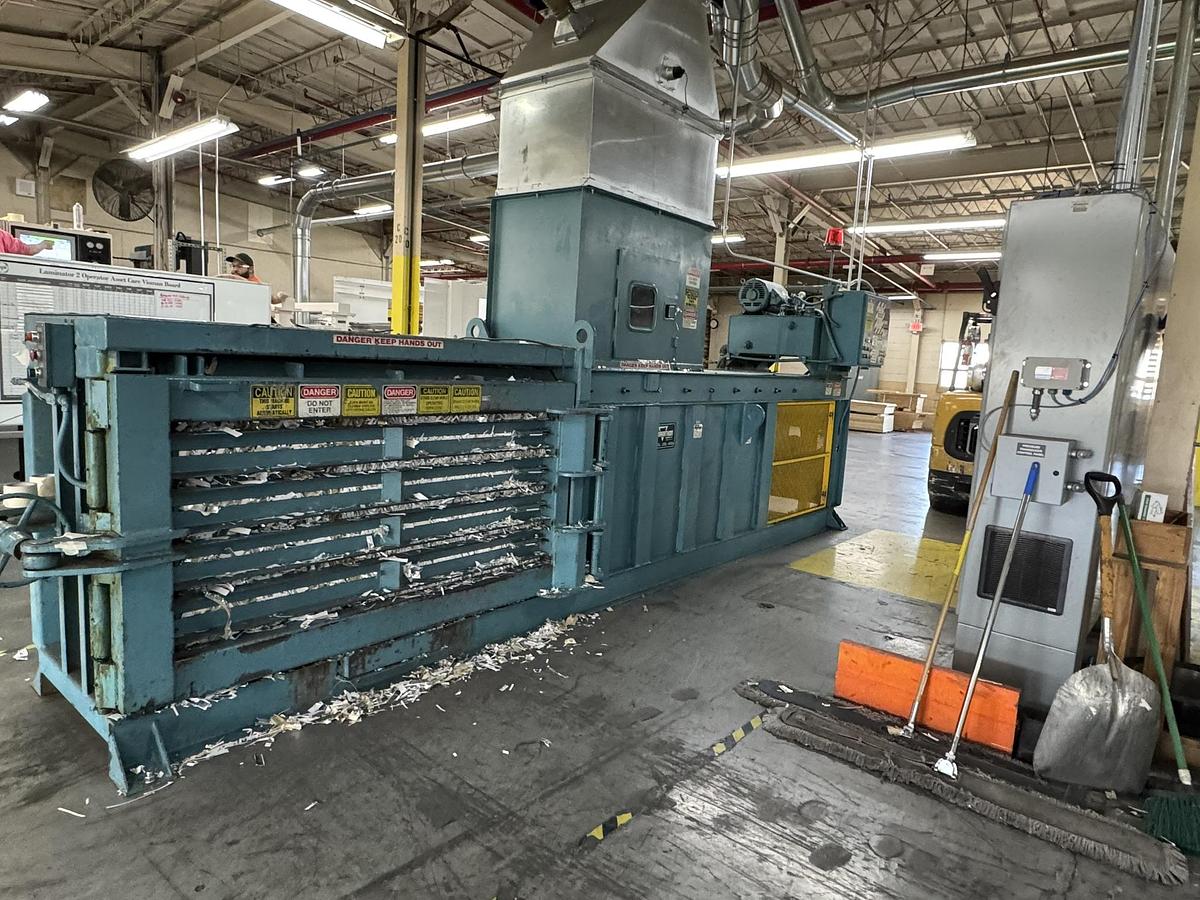 Used MARATHON HORIZONTAL CLOSED DOOR BALER