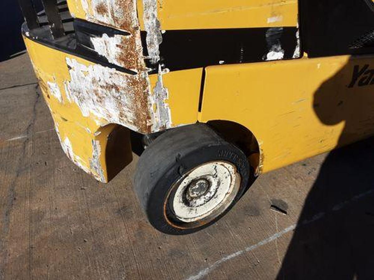 Used 12000 LB YALE MODEL GLC120 4-WAY HYDRAULICS ROLL CLAMP READY