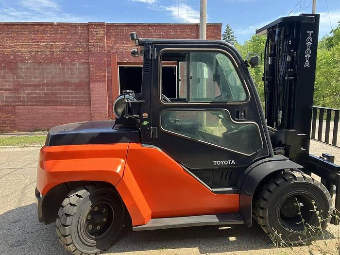 Used 2017 TOYOTA 8FGU70