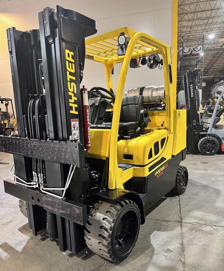 Used 12,000 POUND LB. MODEL S120FTPRS FORKLIFT ROLL CLAMP TRUCK MANUFACTURED 2022 ONLY 1,134 HOURS