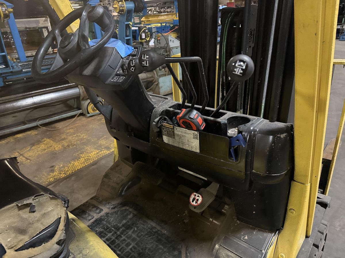 7,000 POUND HYSTER MODEL S70FT FORKLIFT