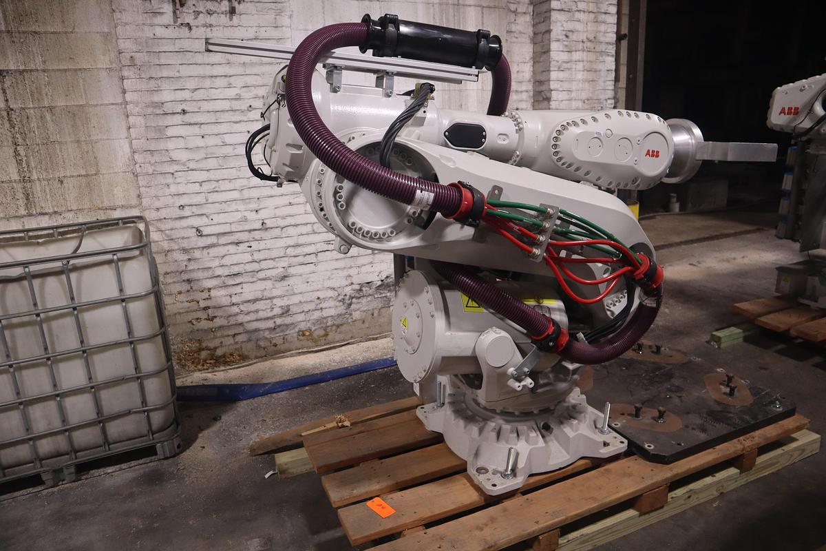 ABB MODEL IRB 6700-300/2.70 ROBOT 6-AXIS MANUFACTURED 2021
