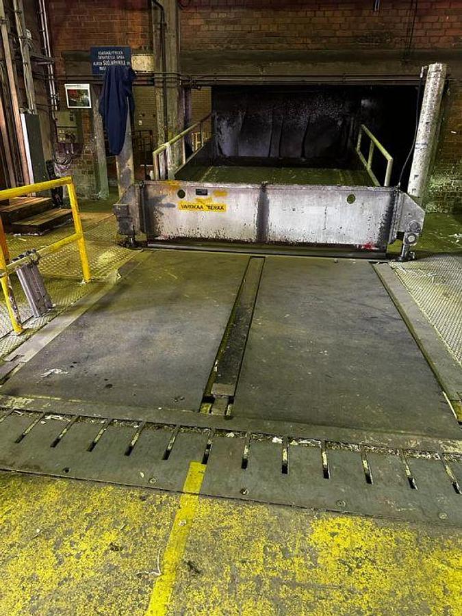Used 118" (3000mm) WIDE JYLHAVAARA GUILLOTINE ROLL SPLITTER 60" DIAMETER