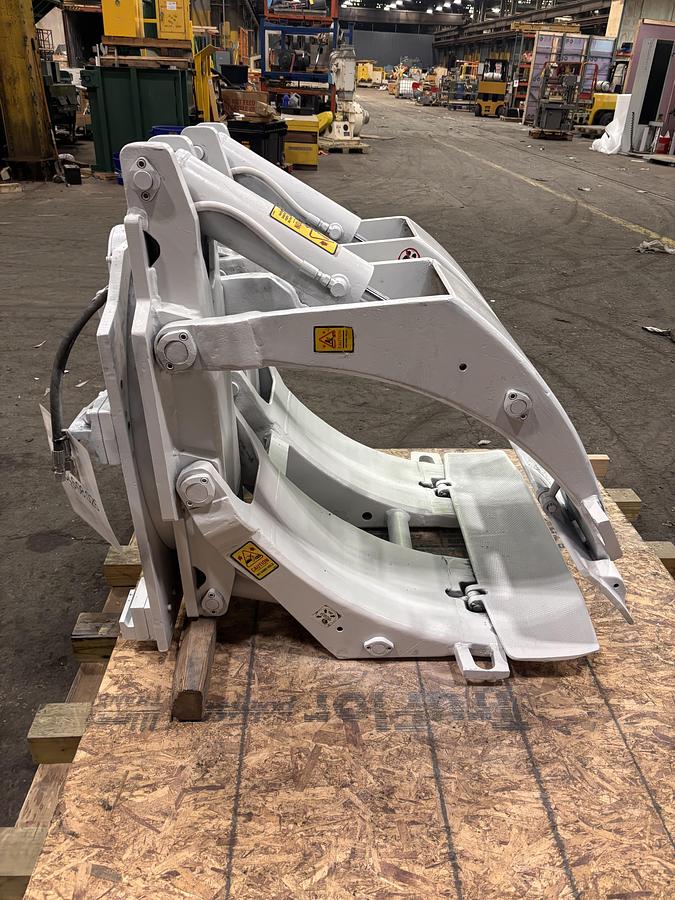 Used 60" CASCADE PAPER ROLL CLAMP ATTACHMENT MODEL 77F-RC-01C CLASS III/IV