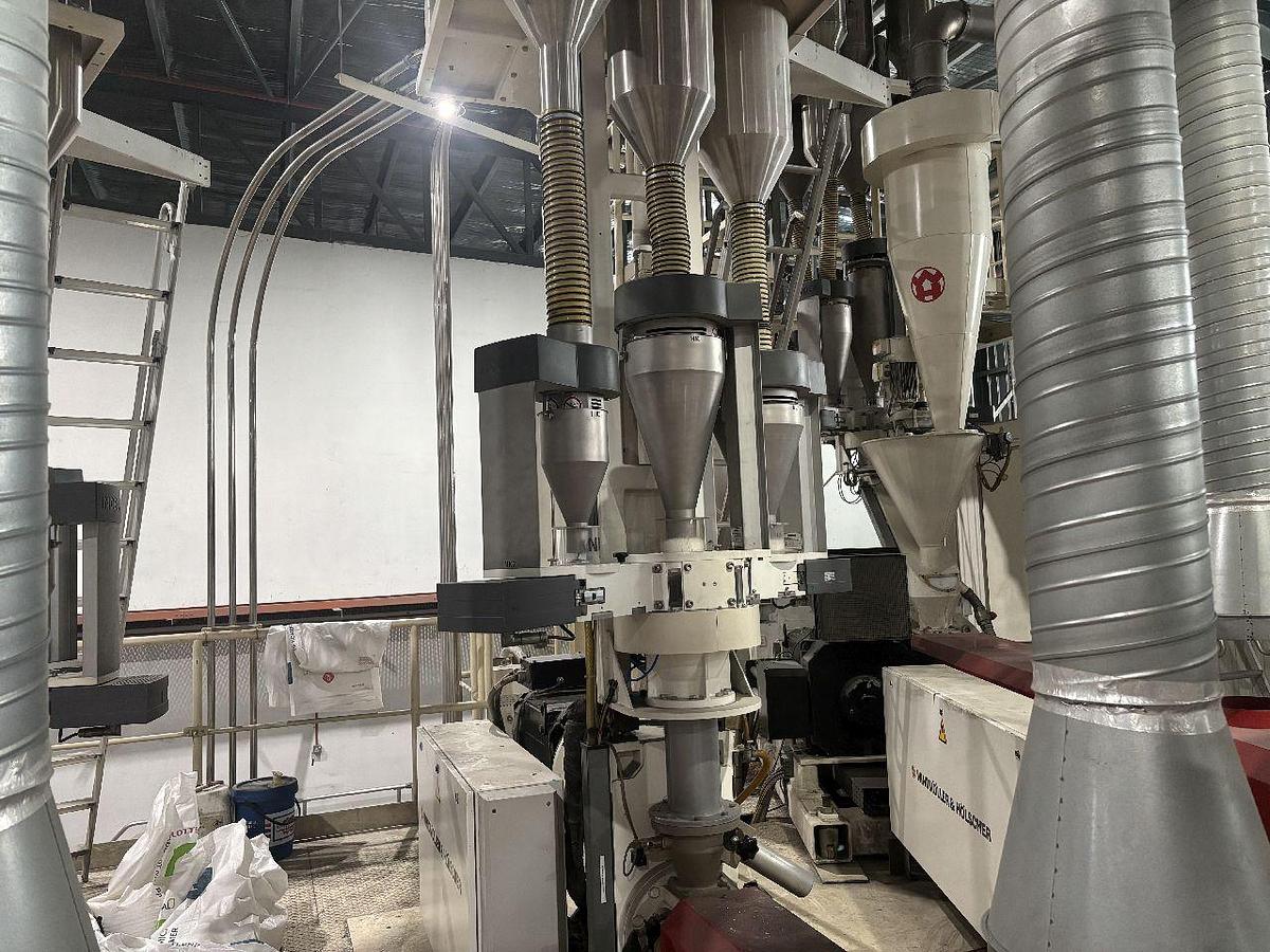 Used 94.5"(2400mm) WIDE WINDMOLLER & HOLSCHER MODEL FILMEX 3 LAYER CAST FILM LINE