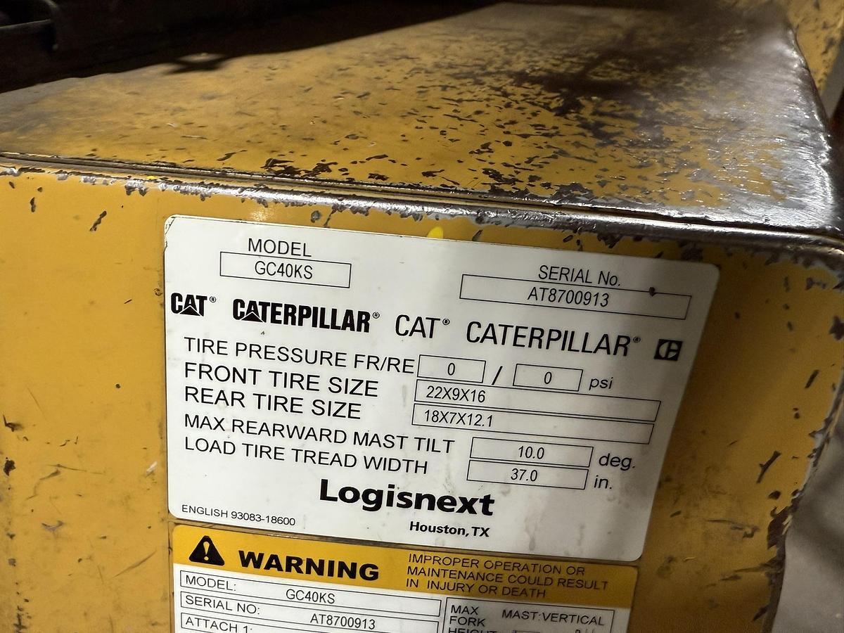 Used CATERPILLAR FORKLIFT