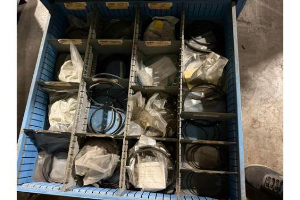 Used LYON 11 DRAWER TOOL CABINET CONTENTS NOT INCLUDED