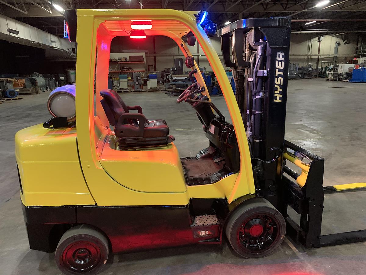 Used 8,000 POUND LB. HYSTER MODEL S80FT FORKLIFT WITH SIDESHIFT AND FORK POSITIONING