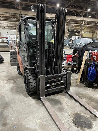 Used TOYOTA 8FGU32 FORKLIFT 7000LB WITH SIDE SHIFT AND FORK POSITIONER - PENDING SALE