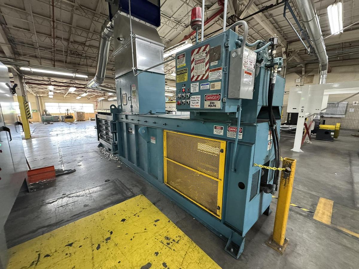 Used MARATHON HORIZONTAL CLOSED DOOR BALER