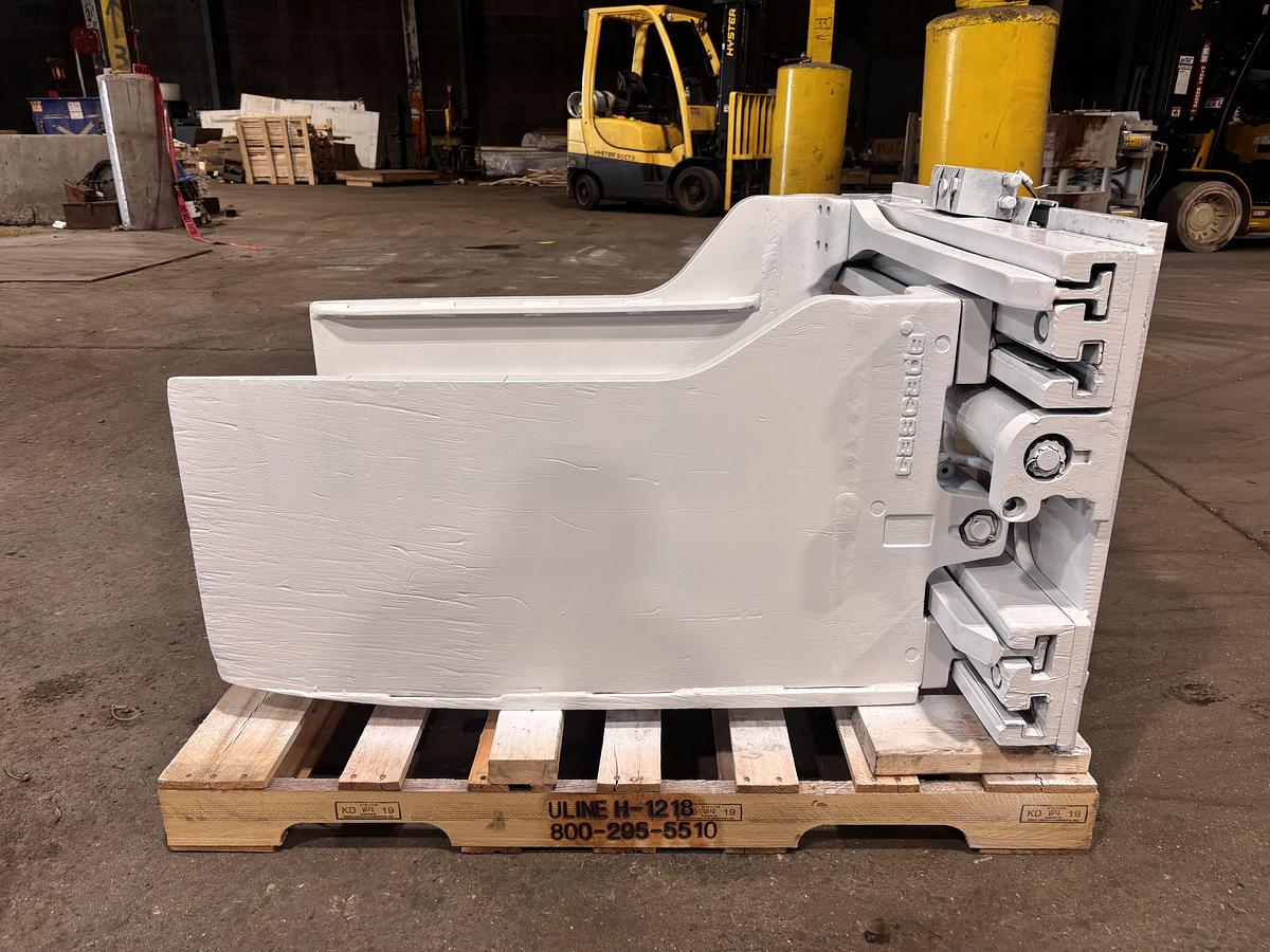 Used CASCADE MODEL 50DCFS12A CLASS III BALE CLAMP ATTACHMENT