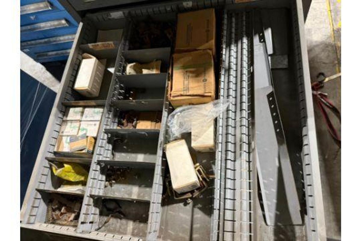 Used INDUSTRIAL 11 DRAWER TOO CABINET CONTENTS NOT INCLUDED