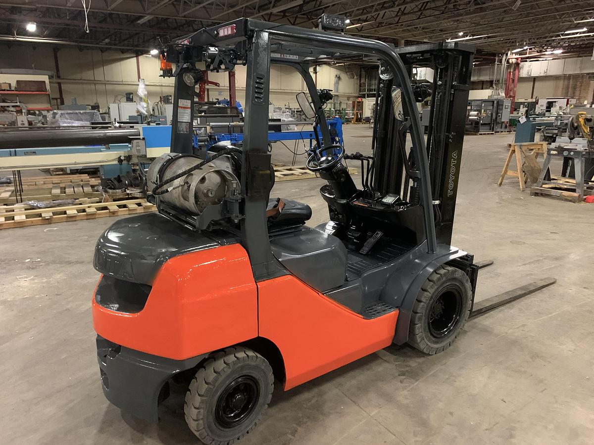 Used 5,000 lb. TOYOTA MDL 8FGU25  WITH SIDE SHIFT 2,100 HOURS 
