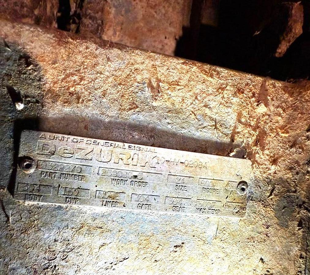 Used DEZURIK PNEUMATIC KNIFE GATE VALVE SIZE 24