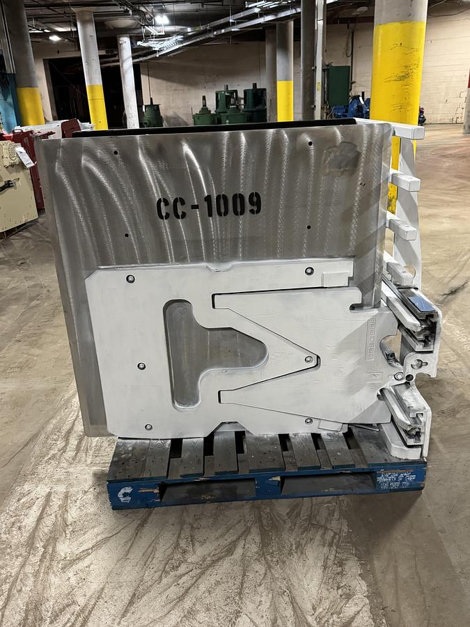 Used CASCADE 25D-CCS-35Q 2500LB CAPACITY CARTON CLAMP ATTACHMENT WITH SIDE SHIFT