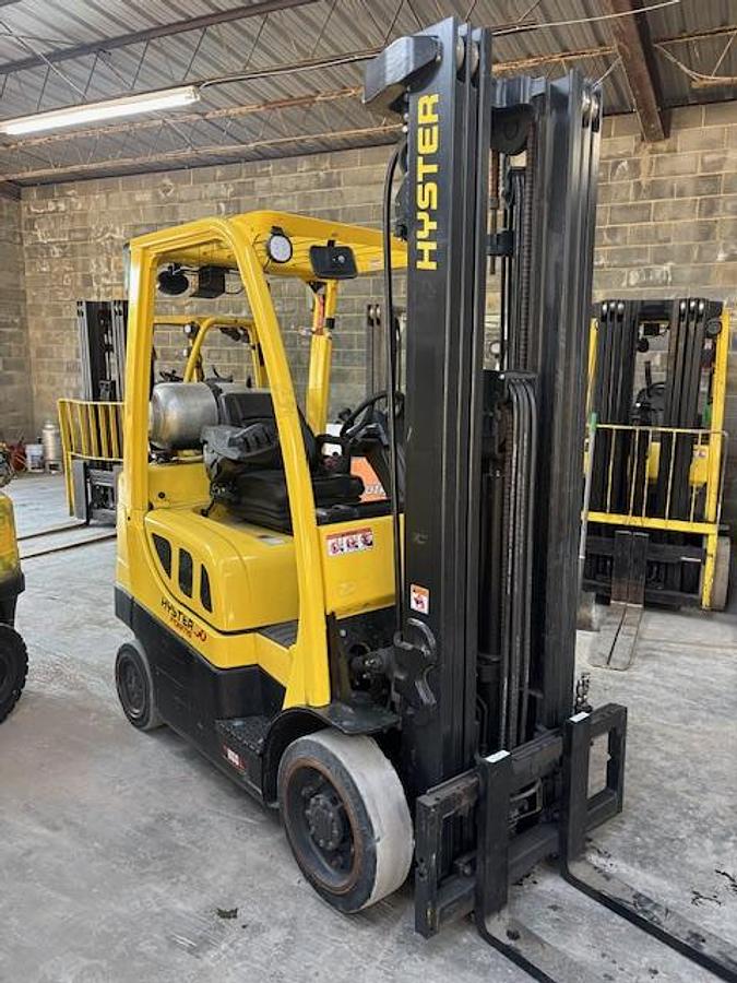 Used 5,000 LB. HYSTER MODEL S50FT LH98"/RH224" ROLL CLAMP COMPATIBLE