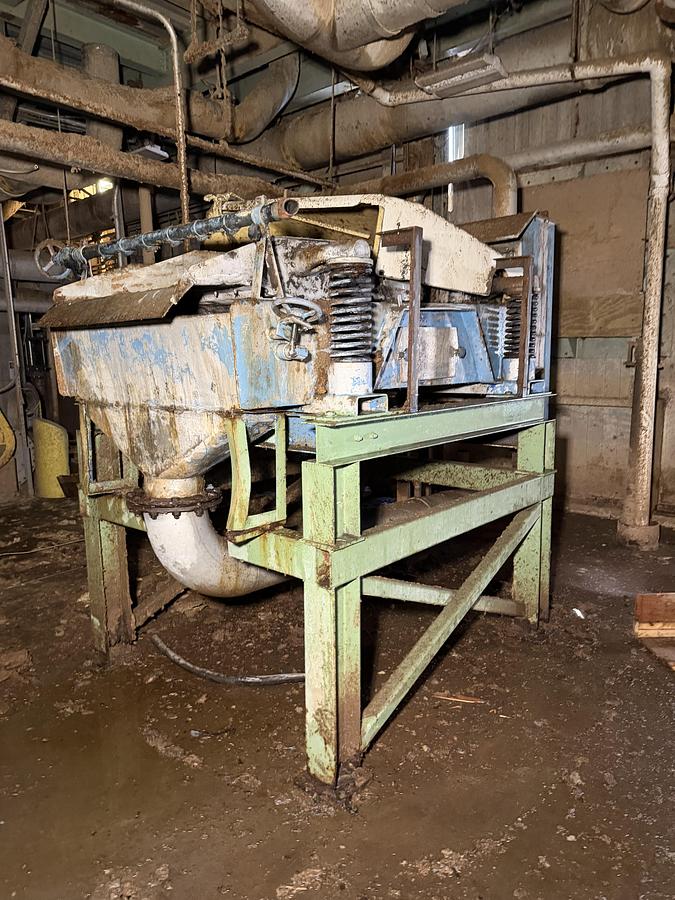 Used BIRD JOHNSON MDL. 24 VIBRATATING SCREEN S/S