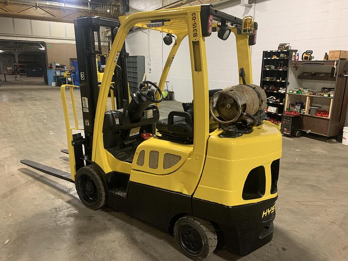 Used 6,000 POUND HYSTER S60FT FORKLIFT 2-STAGE MAST