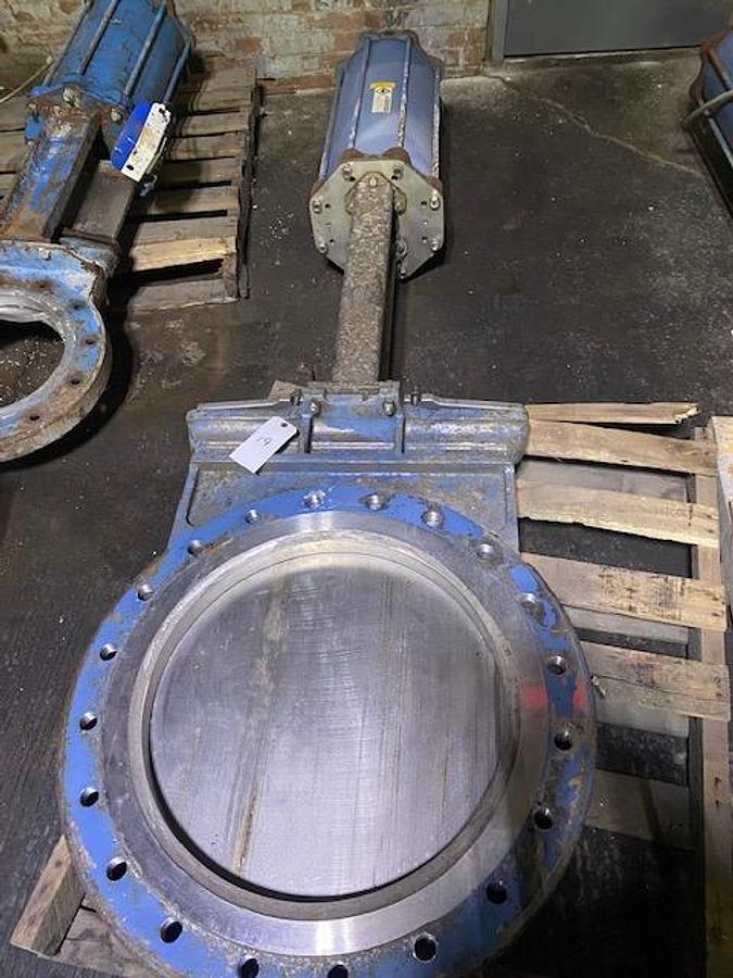 Used DEZURIK 24" PNEUMATIC SLIDE GATE VALVE T-316 SS
