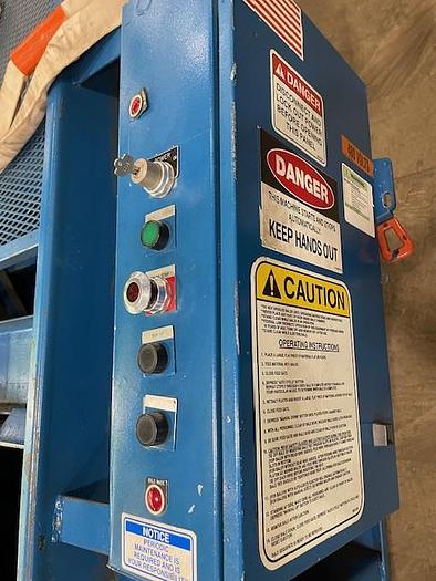 Used MARATHON VERTICAL BALER MODEL 6030RB