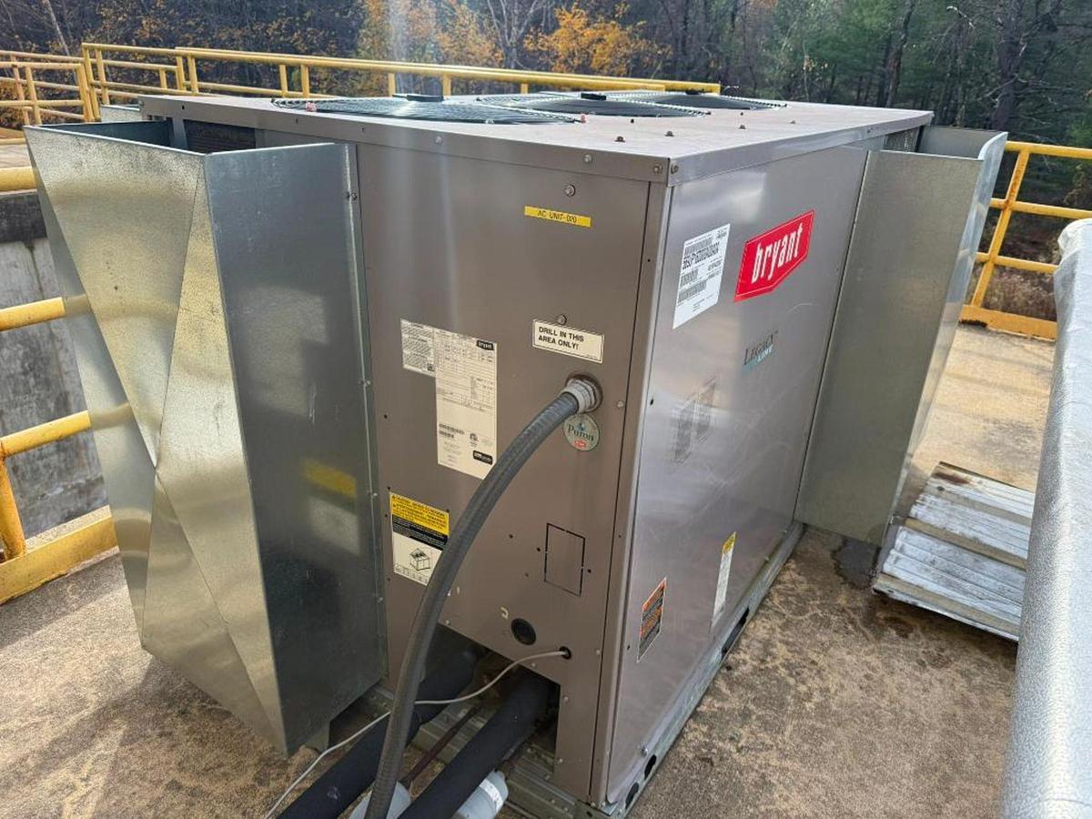 Used BRYANT LEGACY SERIES CHILLER MODEL 569JP16D000A00A0AA