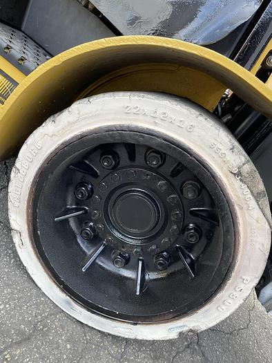 Used 12,000 POUND CAPACITY YALE GLC120VXPRS FORKLIFT WITH 60" CASCADE ROLL CLAMP - PENDING LS