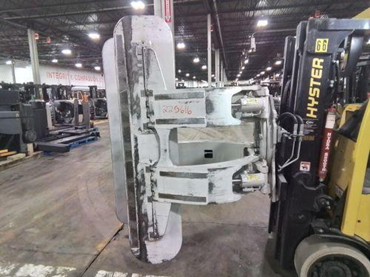 Used 72" CASCADE MODEL 33H-RTP-X005-211 CLASS III TISSUE ROLL CLAMP 