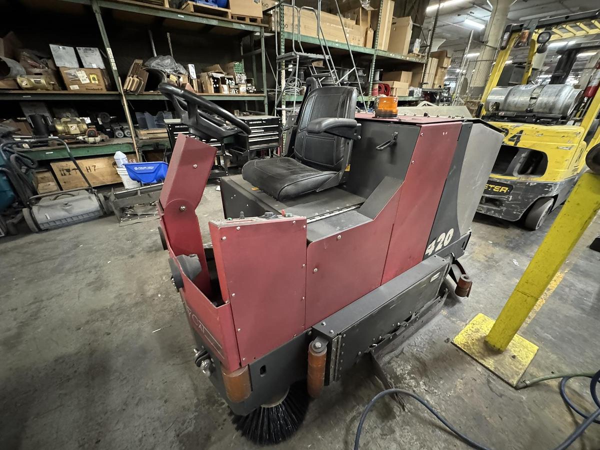 Used FACTORY CAT FLOOR SCRUBBER