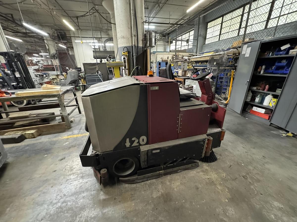 Used FACTORY CAT FLOOR SCRUBBER