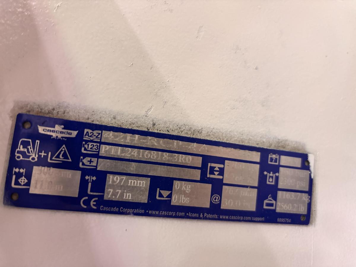 Used CASCADE MODEL 42H-RCP-4A-37202 60" DIA. ROLL CLAMP