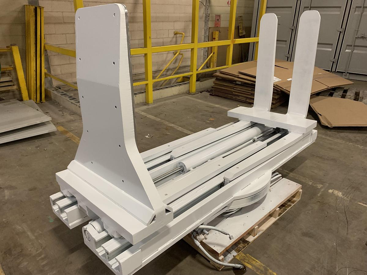 Used CASCADE BALE CLAMP ATTACHMENT (PREVIOUSLY ON 15,500 POUND FORKLIFT)