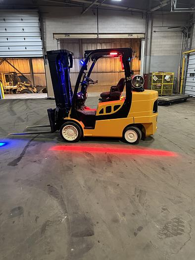 Used 8,000 POUND CAPACITY YALE GLC080VXNGSE88 FORKLIFT SIDESHIFTER AND FORK POSITIONER - ON HOLD (NEEDS WORK)