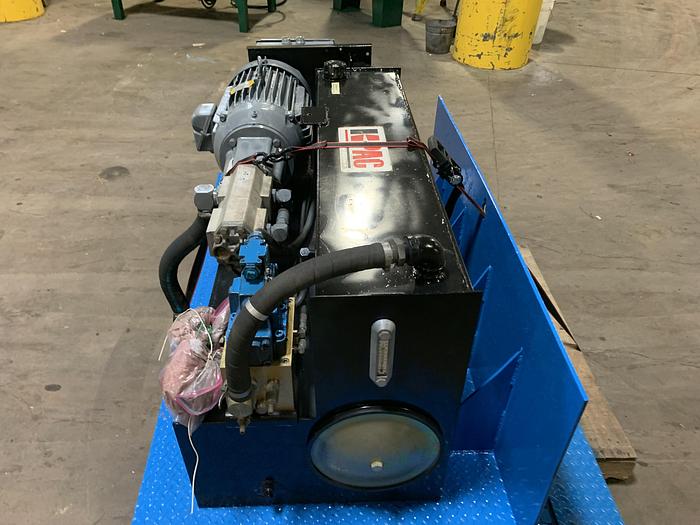 Used SHRED-TECH AZ-80 SHREDDER WITH COMPACTOR AND CONVEYOR