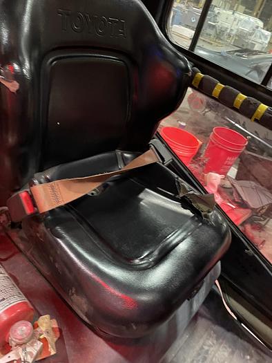 Used TOYOTA 8FGU32 FORKLIFT 7000LB WITH SIDE SHIFT AND FORK POSITIONER - PENDING SALE